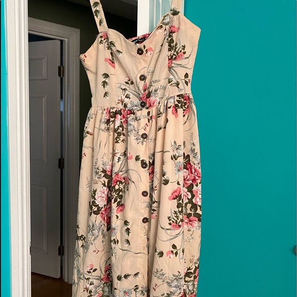 Flowers Dress. - Picture 1 of 3